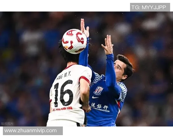 大满贯点评:成都足球队默契配合展现团队精神与战术执行力 大满贯点评:成都足球队默契配合展现团队精神与战术执行力