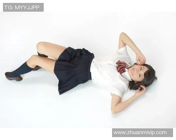 微胖足球明星高清写真展现运动魅力与时尚风采 微胖足球明星高清写真展现运动魅力与时尚风采